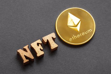 Para iadesi olmayan jeton. Altın harfli NFT, Ethereum. Engelleme teknolojisi