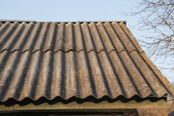 Old Asbestos Cement Slate Roofs. Asbestos Release from Asbestos-cement Slate Roofing Buildings — Stock Photo, Image