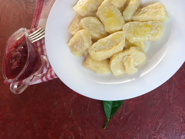 Süzme Peynirli Tereyağlı Tembel Hamur Tatlısı — Stok fotoğraf