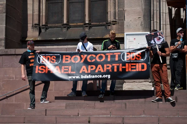 Mulhouse - Frankrijk - 2 augustus 2014 - demonstratie voor vrede tussen Israël en Palestina, tegen de Israëlische bombardementen in Gaza — Stockfoto