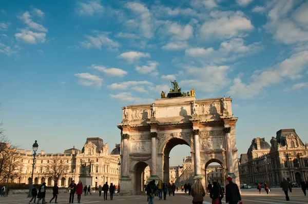 Карруссельная арка в Париже — стоковое фото