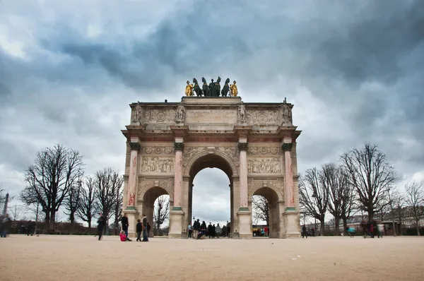 Карруссельная арка в Париже — стоковое фото