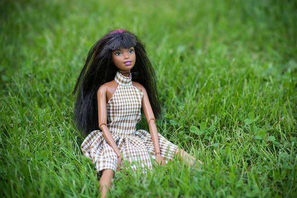Mulhouse França Setembro 2021 Retrato Boneca Barbie Preta Vestindo Vestido — Fotografia de Stock