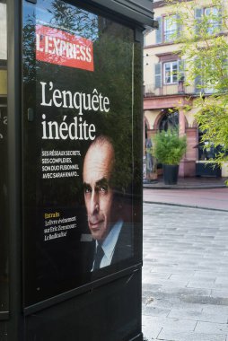 Mulhouse - Fransa - 31 Ekim 2021 - Eric Zemmour tablosu sokak gazetesinin kapağında