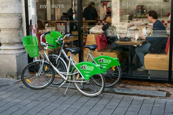 Strasbourg France Novembre 2021 Vue Profil Deux Vélos Location Velhop — Photo