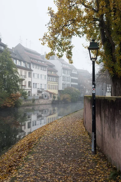 View Autumnal Trees Border River Little France Quarter Strasbourg — Stock Photo, Image