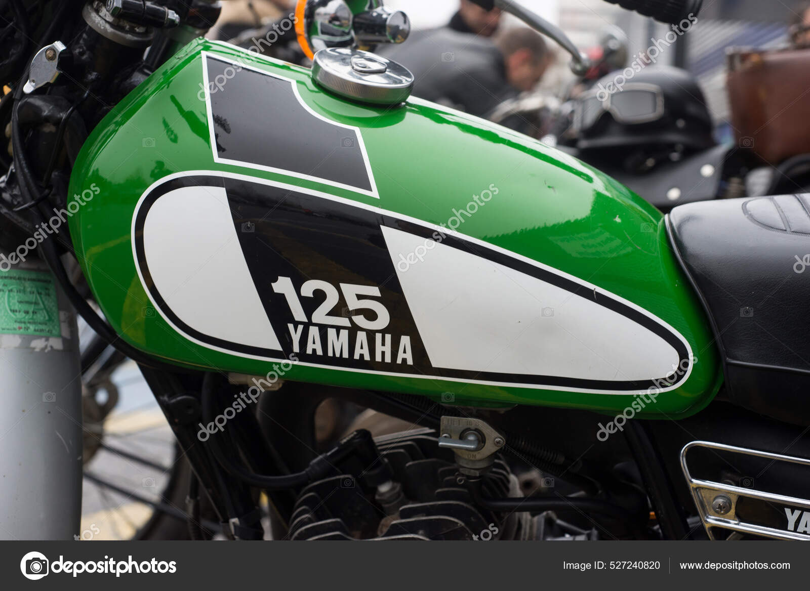 Mulhouse France November 2021 Closeup Yamaha Logo Green Gas Tank – Stock  Editorial Photo © NeydtStock #527240820