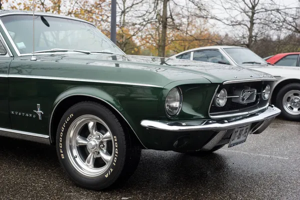 Mulhouse Francie Listopadu 2021 Pohled Zepředu Zelený Ford Mustang 1967 — Stock fotografie