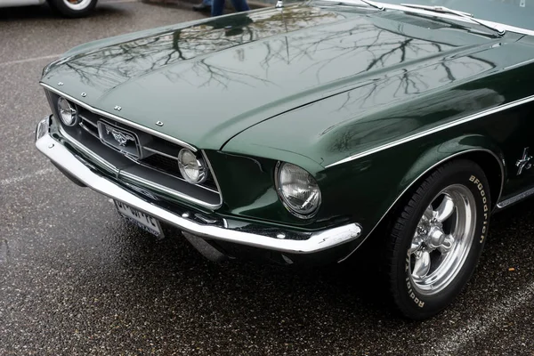 Mulhouse Francia Noviembre 2021 Vista Frontal Del Ford Mustang Verde — Foto de Stock