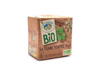 Mulhouse France - 26 Kasım 2021 - Beyaz zemin üzerinde diyet çay yakın plan