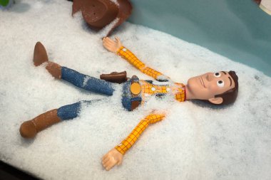  Strasbourg - Fransa - 28 Kasım 2021 - Walt Disney filminin oyuncak hikaye figürünün oyuncak mağazasındaki portresi