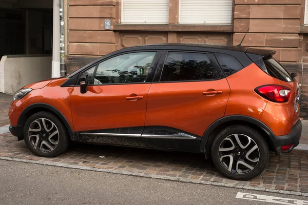 Mulhouse Francie Prosince 2021 Profilový Pohled Oranžové Auto Renault Captur — Stock fotografie