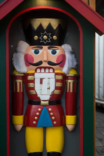 Strasburg Francja Grudnia 2021 Portret Tradycyjnego Świątecznego Dziadka Orzechów Ulicy — Zdjęcie stockowe