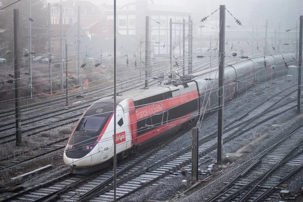 Mulhouse 2022年1月12日 雾天在火车站观看瑞士Tgv Lyria — 图库照片