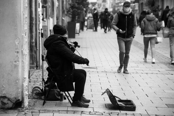 Estrasburgo Francia Enero 2022 Retrato Del Violinista Tocando Calle — Foto de Stock