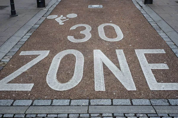 Nahaufnahme Von Zone Schild Auf Der Straße — Stockfoto