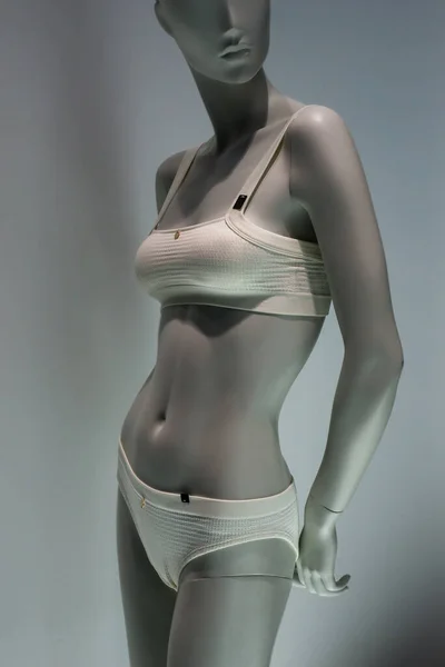 Detailní Záběr Béžové Fitness Oblečení Figuríně Módním Obchodě Showroom — Stock fotografie