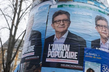 Mulhouse - Fransa - 18 Şubat 2022 - Jean Luc Melanchon 'un Sokaktaki seçim posterlerindeki portresi