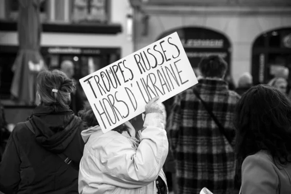 Mulhouse Frankrike Februari 2022 Porträtt Personer Som Protesterar Mot Kriget — Stockfoto