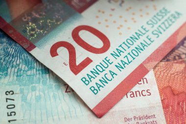 Mulhouse - Fransa - 8 Mart 2022 İsviçre banknotları 20 frank desenli yakın plan