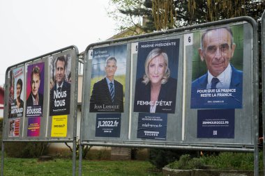 Mulhouse - Fransa - 31 Mart 2022 - Fransa cumhurbaşkanlığı seçimleri için Fransız adayların görüşü 