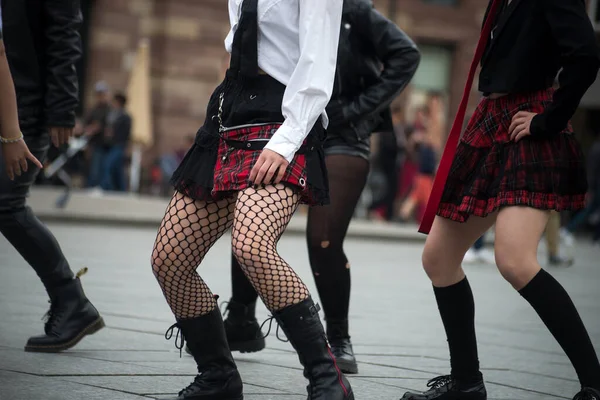 Strasbourg France April 2022 Closeup Young Women Dancing Street — Stockfoto