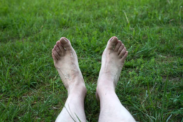 Closeup Barefoot Man Lying Grass — Stockfoto