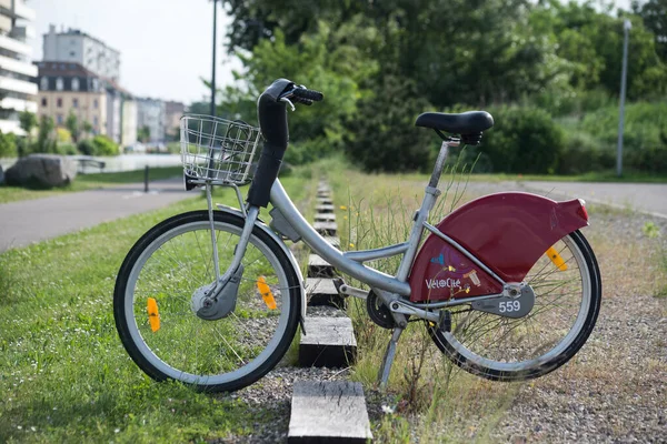Mulhouse Francja Maja 2022 Widok Profilu Wypożyczalni Rowerów Miejskich Zaparkowanych — Zdjęcie stockowe
