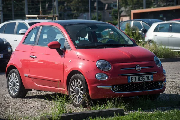 Mulhouse Γαλλία Μαΐου 2022 Πρόσοψη Του Ροζ Fiat 500 Σταθμευμένο — Φωτογραφία Αρχείου