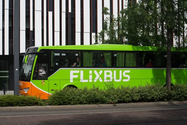 Mulhouse Francie Květen 2022 Pohled Zelený Flixbus Ulici Flixbus Slavná — Stock fotografie