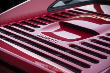 Mulhouse - Fransa - 12 Haziran 2022 - Kırmızı Ferrari 355 GTS 'nin arka görüntüsü