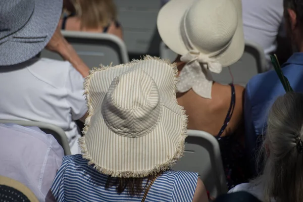 Portrait Back View Women Wearing Summer Hat Cruiser Boat — Stock Photo, Image
