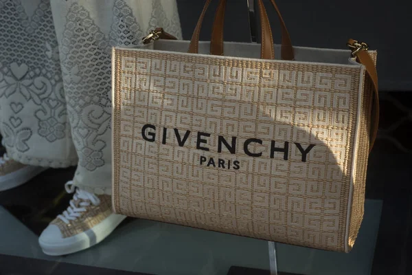 Mulhouse Frankrijk Juni 2022 Close Van Beige Zomertas Van Givenchy — Stockfoto