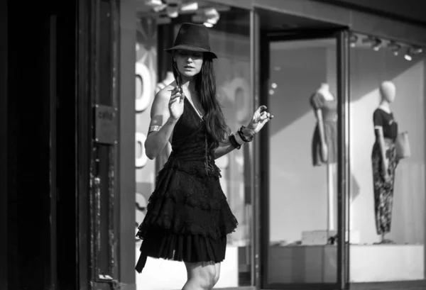 Estrasburgo Francia Junio 2022 Retrato Una Chica Gótica Bailando Calle — Foto de Stock