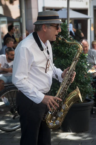 Strasburg Francja Lipca 2022 Portret Mężczyzny Grającego Saksofonie Ulicy — Zdjęcie stockowe