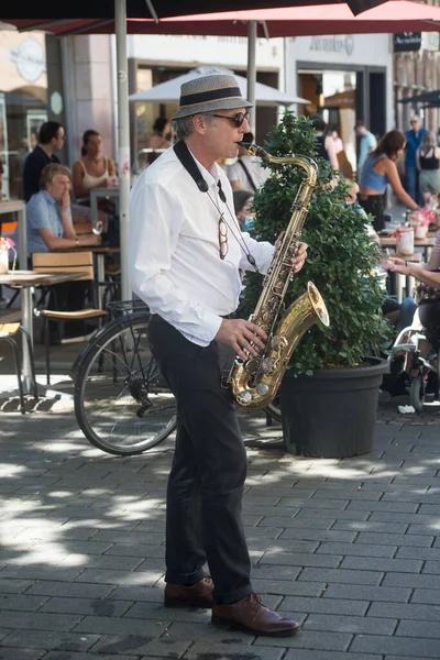 Strasburg Francja Lipca 2022 Portret Mężczyzny Grającego Saksofonie Ulicy — Zdjęcie stockowe