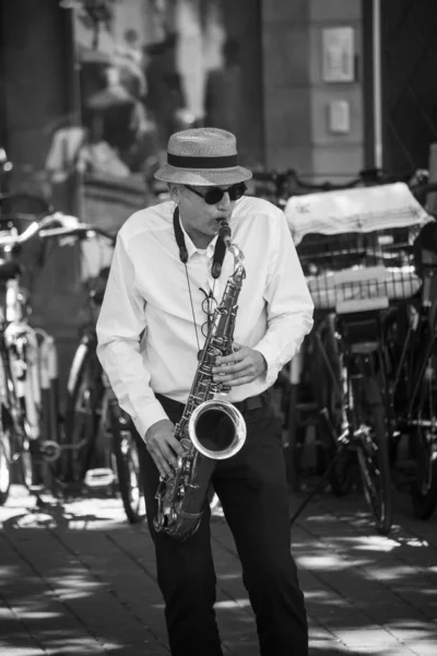 Estrasburgo França Julho 2022 Retrato Homem Tocando Saxofone Rua — Fotografia de Stock