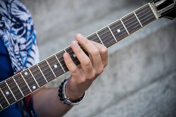 Closeup Hand Man Playing Electric Guitar Outdoor — Fotografia de Stock