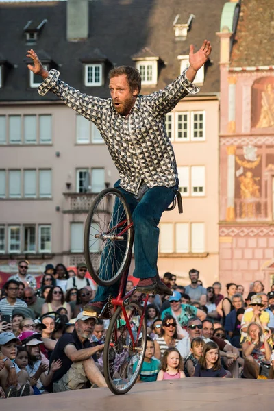 Mulhouse France July 2022 Portrait Acrobatic Artists Bicycle Street Scene — Stock Photo, Image