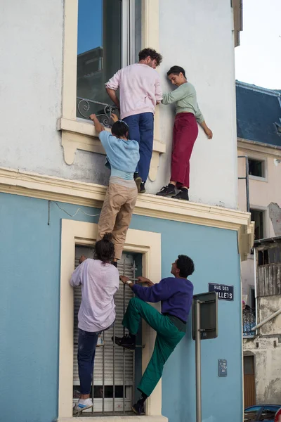 Mulhouse France July 2022 Group Street Artists Climbing Building Facade — Stock fotografie