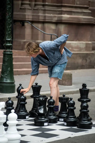 Strasbourg France July 2022 Portrait Young Man Playing Chess Street — Stockfoto