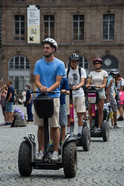 Страсбург Франція Липня 2022 Року Група Туристів Стояли Переїзді Вулиці — стокове фото
