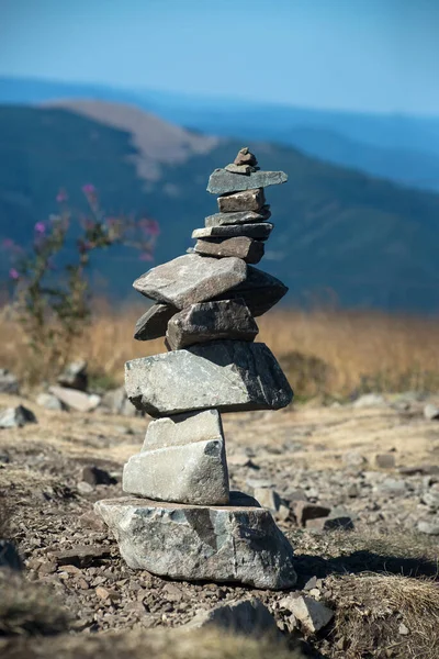 Primer Plano Del Balance Piedra Cima Montaña — Foto de Stock