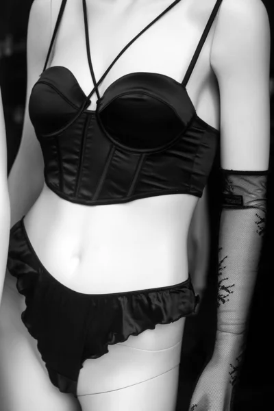 Närbild Svarta Underkläder Skyltdocka Modebutik Showroom — Stockfoto
