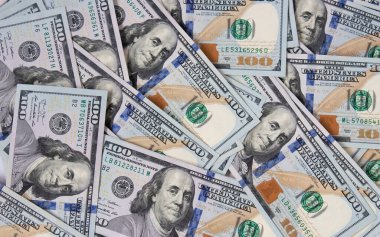 Yüz dolarlık banknotların geçmişi. Yüz dolarlık banknotların dokusu. Bir sürü dolar.