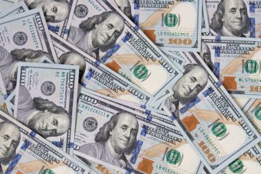Yüz dolarlık banknotların geçmişi. Yüz dolarlık banknotların dokusu. Bir sürü dolar.