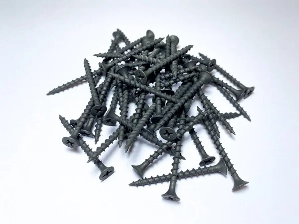 Wkręty Samogwintujące Czarnym Metalu Białym Izolowanym Tle — Zdjęcie stockowe