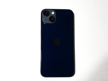 Grodno, Belarus - 10.26.2021: Yeni iPhone 13 gece yarısı