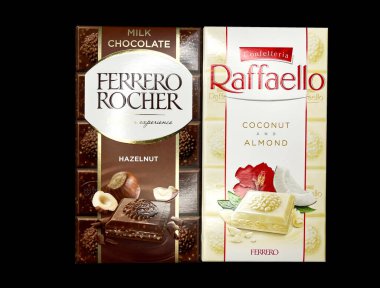 Grodno, Belarus - 11.22.2021: Çikolata Raffaello ve Ferrero Rocher