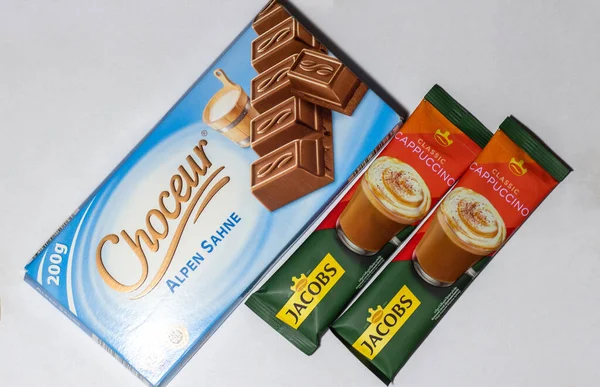 Grodno Belarus 2021 Milk Chocolate Choceur Alpen Sahne Cappuccino Coffee — Stock Photo, Image